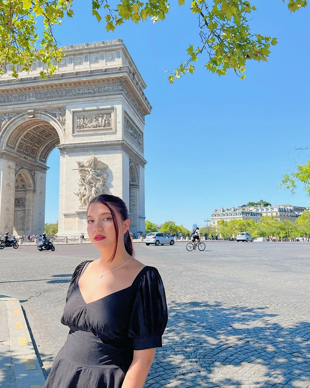 Momen seru Cassandra Lee saat liburan ke berbagai destinasi ikonik di Eropa.