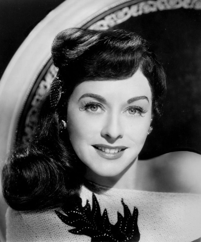 paulette_goddard_mb23