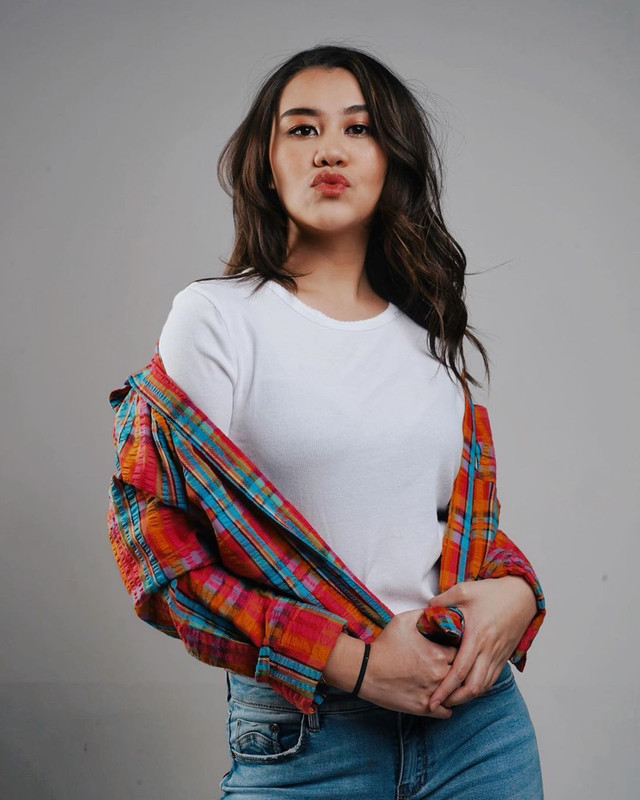 Aaliyah Massaid merupakan penyanyi muda Indonesia yang juga anak dari pasangan Adjie Massaid dan Reza Artamevia.