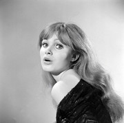 madeline-smith-c04