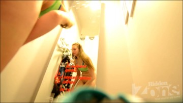 [Image: Voyeur58025100806.jpg]