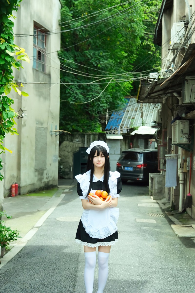 白莉爱吃巧克力 深巷女仆 Cosplay 写真【11P｜487MB】插图5