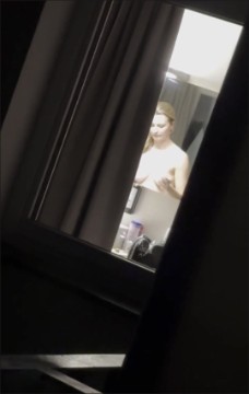 [Image: Voyeur7205160059.jpg]