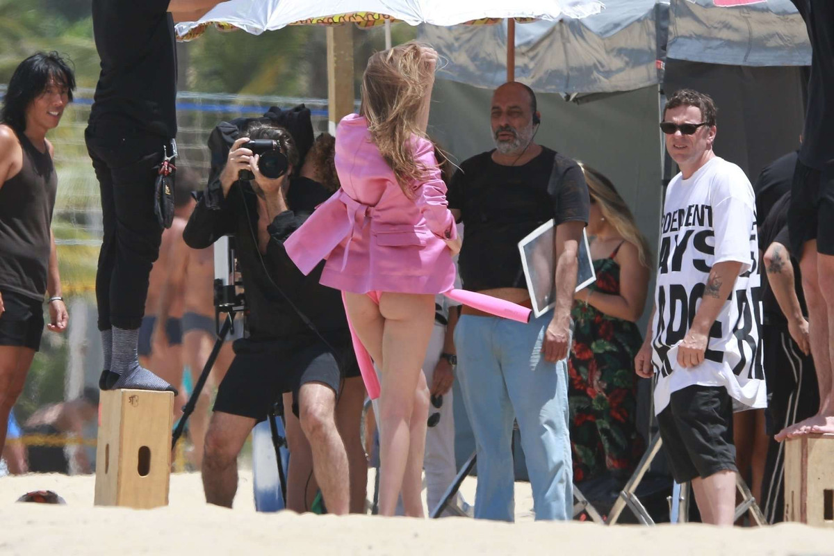 Gigi-Hadid-Booty-755