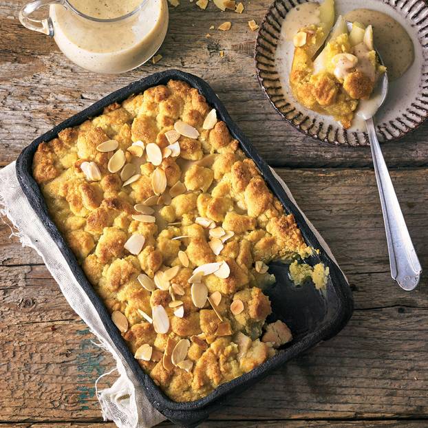 Birnen-Crumble mit Mandelsoße Birnen-Crumble mit Mandelsoße
