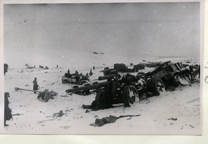 На поле боя после разгрома нем-фашистских войск, окруженных советскими войсками в районе Корсунь-Шев