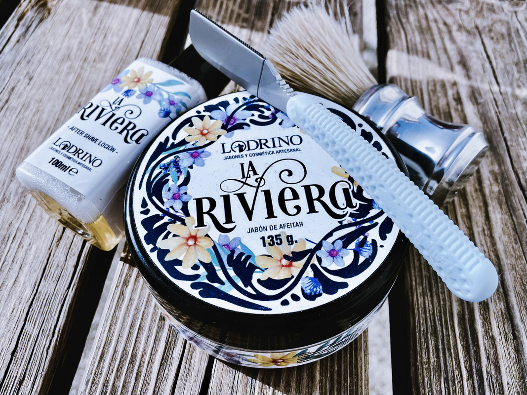 7F1C651E-573D-4C5B-8229-D05FA6B29D69