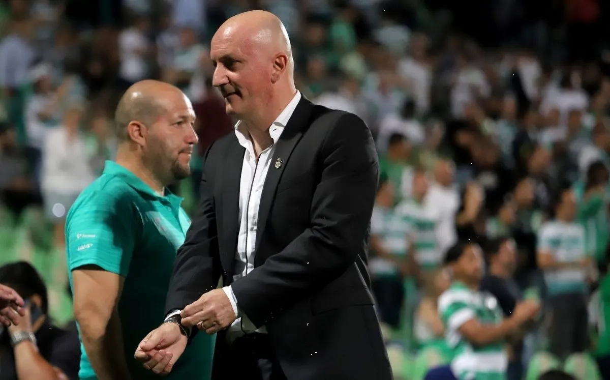 ¡Cambio en el banquillo! Repetto deja Santos y Nacho Ambriz se perfila como su sustituto