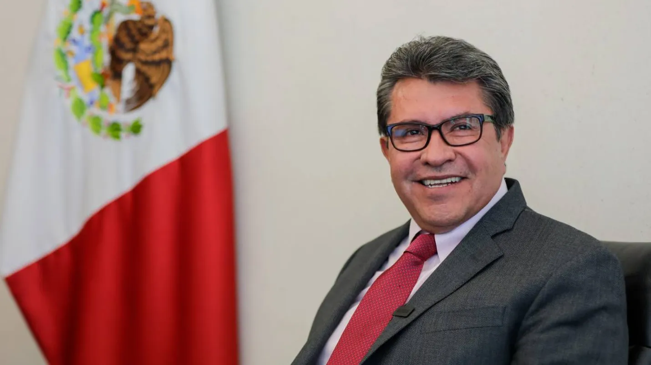 Monreal vuelve a liderar el grupo parlamentario de Morena en el senado