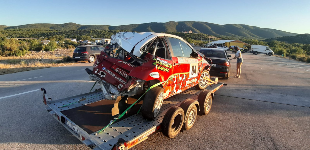 IMG-6ecd27a6cea26a9eabd41db480bf0d78-V