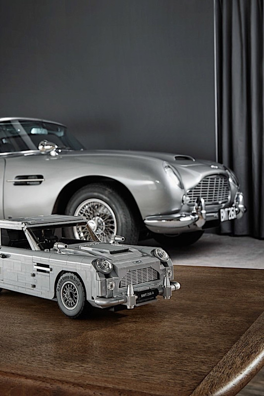 Aston Martin DB5 by Lego (44)