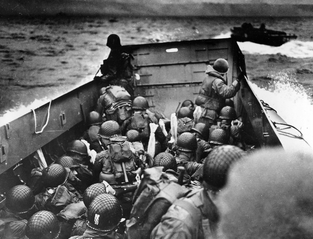 D-Day-Ships-02.jpg