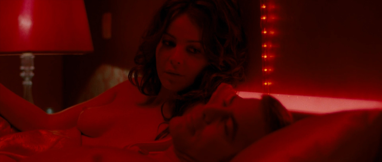 Violante.Placido_The.American.00_04_00_17.Still014