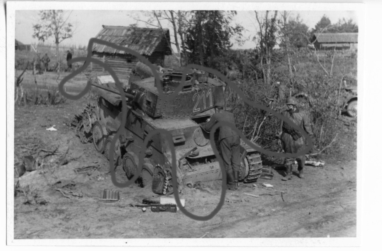 Foto 19.Panzer-Division PzRgt 27 Panzer-Regiment 27 Czech 38(t) Panzer Tank 1