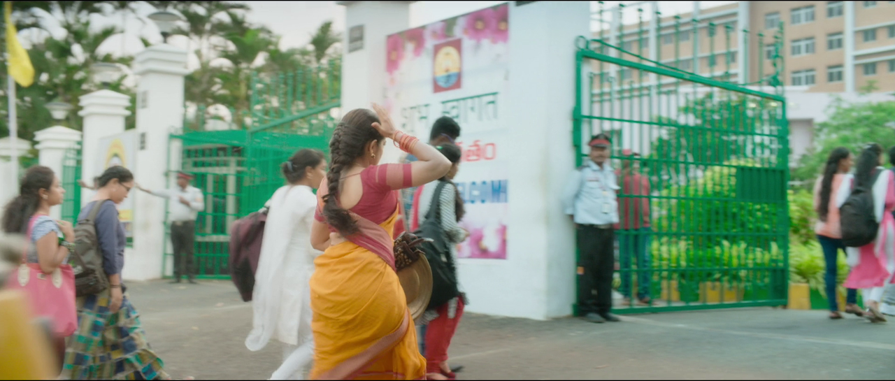 Nivetha Thomas- [SNASP] Busty ASS & Navel Sip scene -Ninnu Kori  (5)