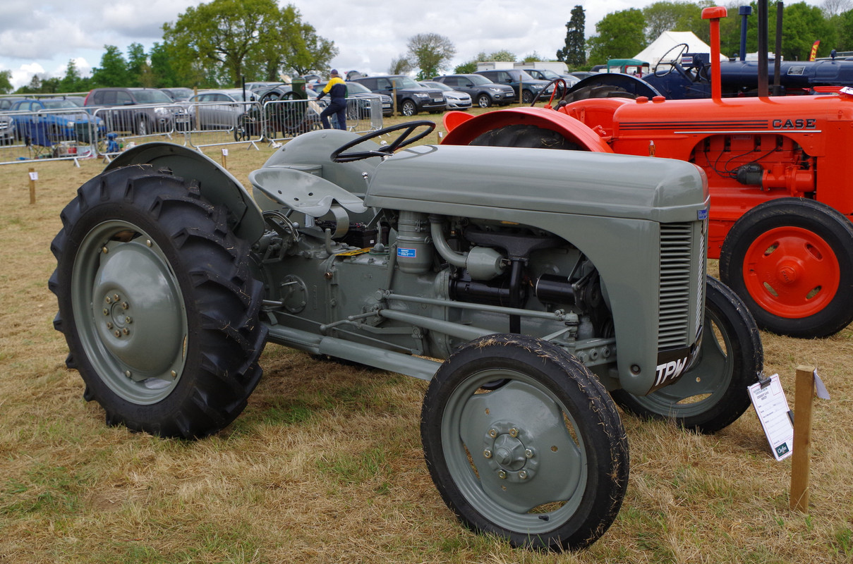 Grey-Tractor.jpg