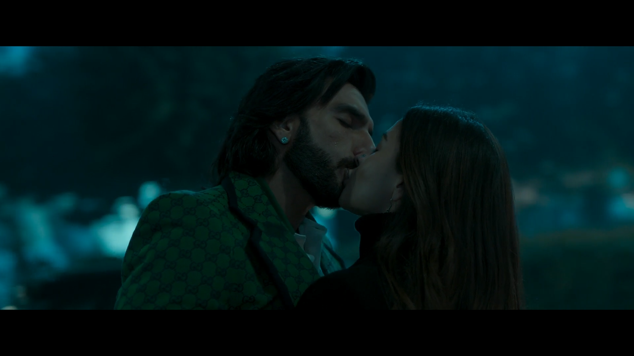 Rocky Aur Rani Kii Prem Kahaani 2023 - by Telly - VLC media player 08-09-2023 14_04_30