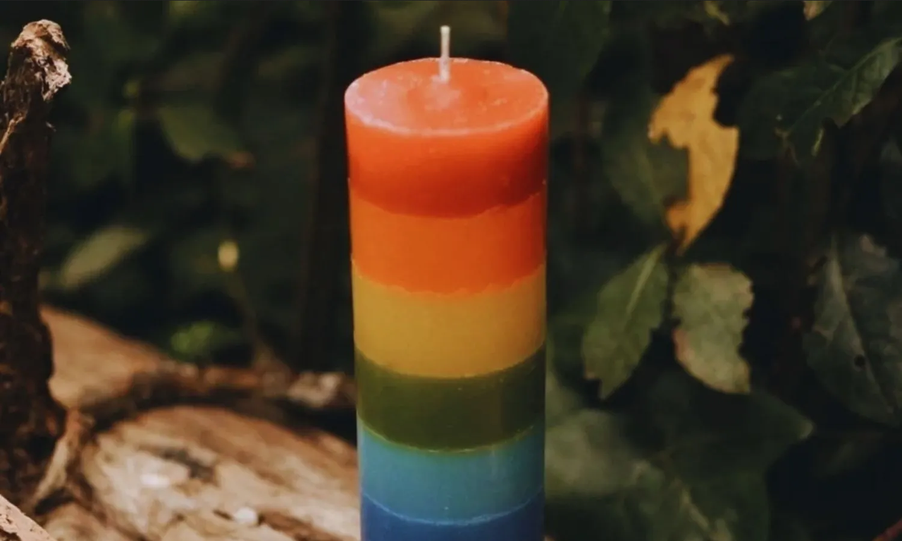 ¿Cómo lograr que se cumpla un deseo? Haz el ritual de la vela de 7 colores
