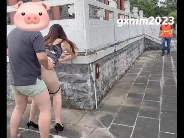 đang địt nhau thì có người đi lại