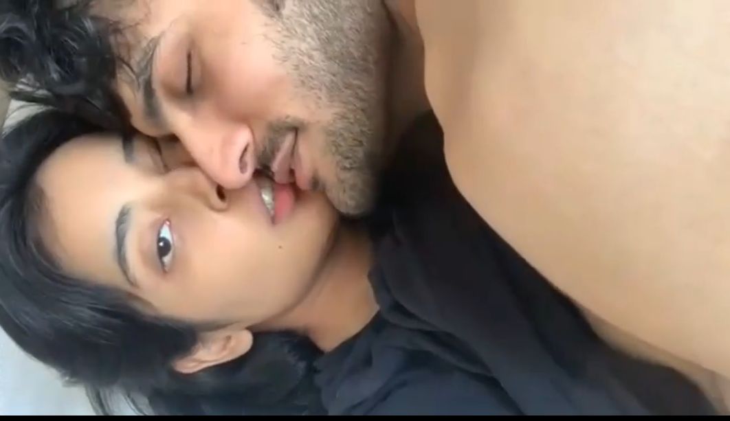 Desi girl hardcore kissing with boyfriend exclusive viral video new
