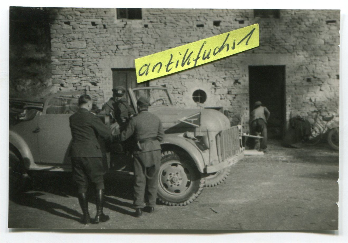 General Herr im Steyer-Geländewagen in Italien 1