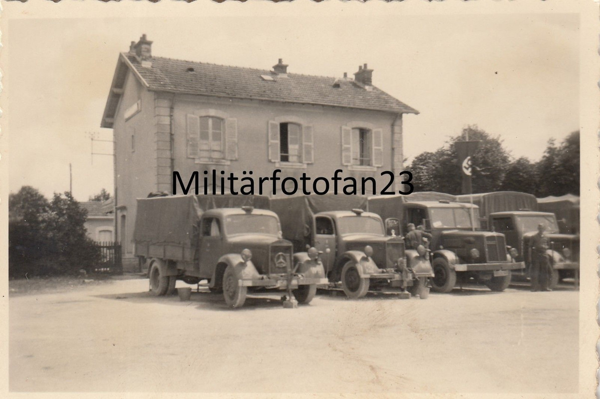 WEHRMACHT Diesel LKW Mercedes am Bahnhof in Chât