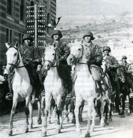 Caballería de la 7ª División SS de Montaña Prinz Eugen entrando victoriosa en Mostar, Bosnia