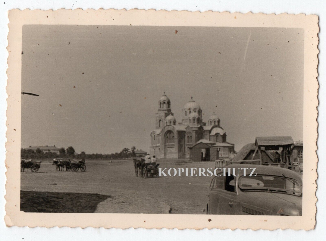 Russland Kirche Kathedrale SDkfz PKW Kübel Einheimische Bauern Flüchtlinge