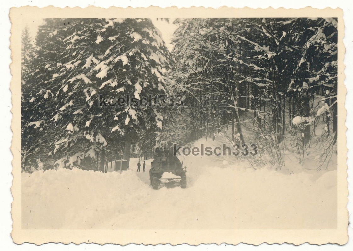 Foto 4 Rad Panzer Spähwagen mit aufgezogenen Sch