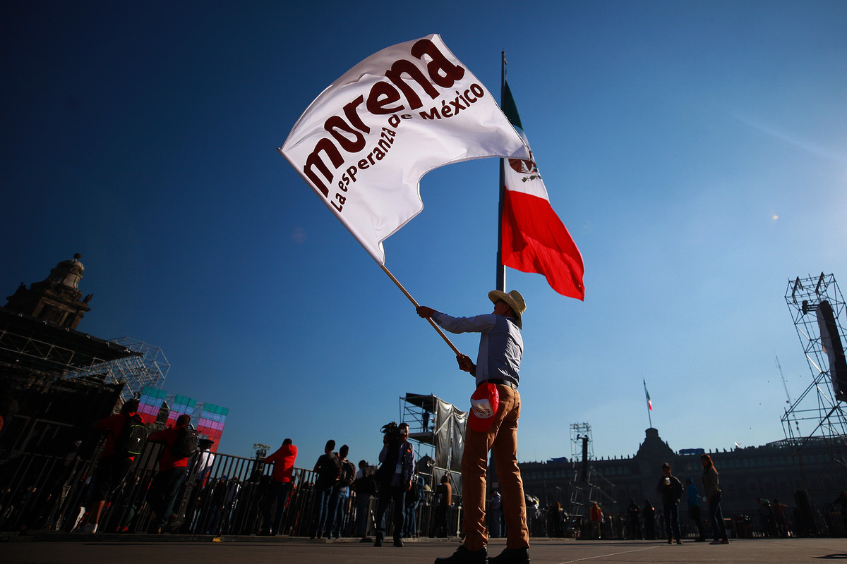 Captan a presuntos militantes de Morena robando en Oxxo
