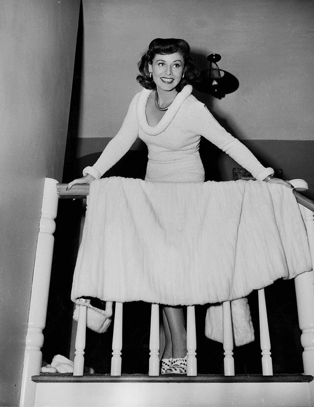 paulette_goddard_mc16
