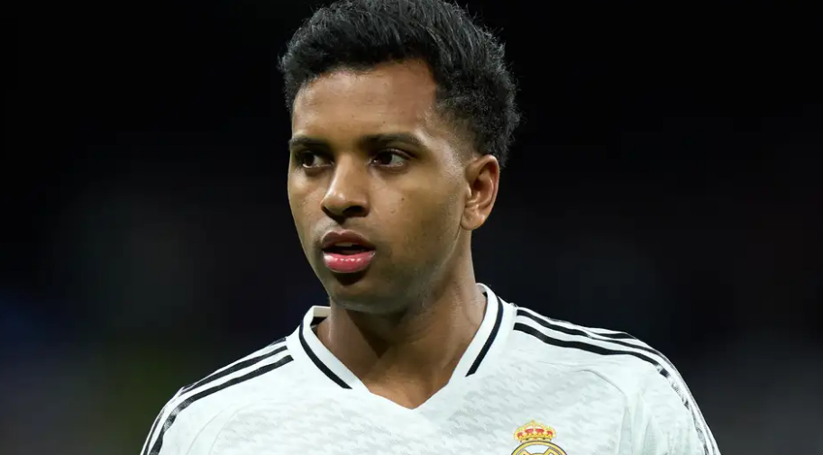 رودريجو: مستقبل غامض في ريال مدريد. صورة لرودريجو لاعب ريال مدريد وهو في الملعب.