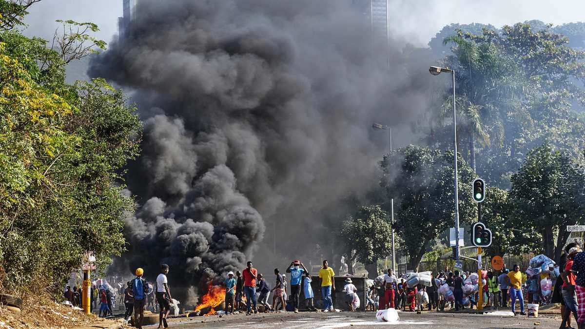 Hallan a 20 jóvenes muertos en bar de Sudáfrica; investigan posible envenenamiento