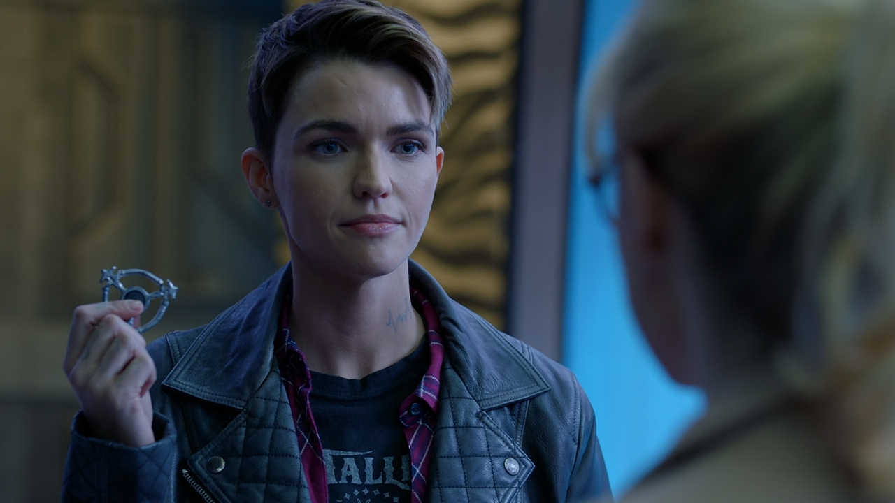Batwoman.S01E09.Crisis.on.Infinite.Earths.(2).1080p.10bit.AMZN.WEB-DL.AAC5.1.HEVC-Vyndros.mkv_snapsh