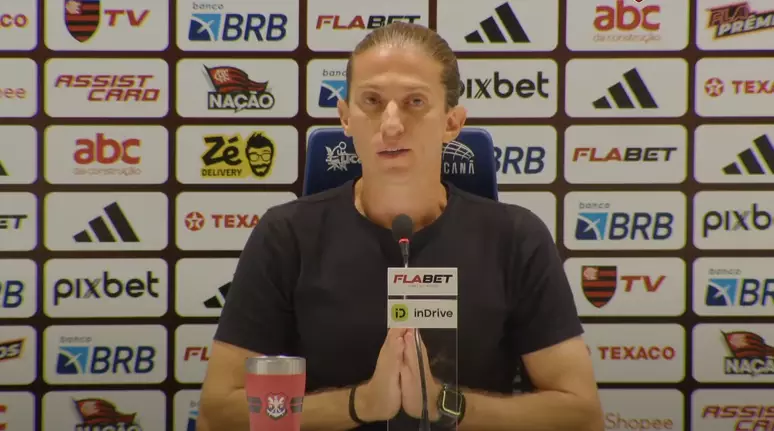 Filipe Luís não poupa Pedro em coletiva.