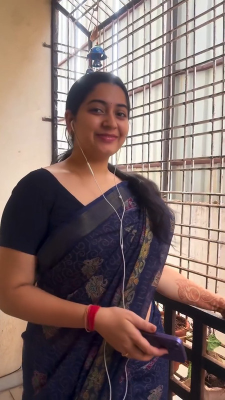 [Image: Ksudha-sexy-big-deep-navel-hole-in-blue-...23-985.jpg]