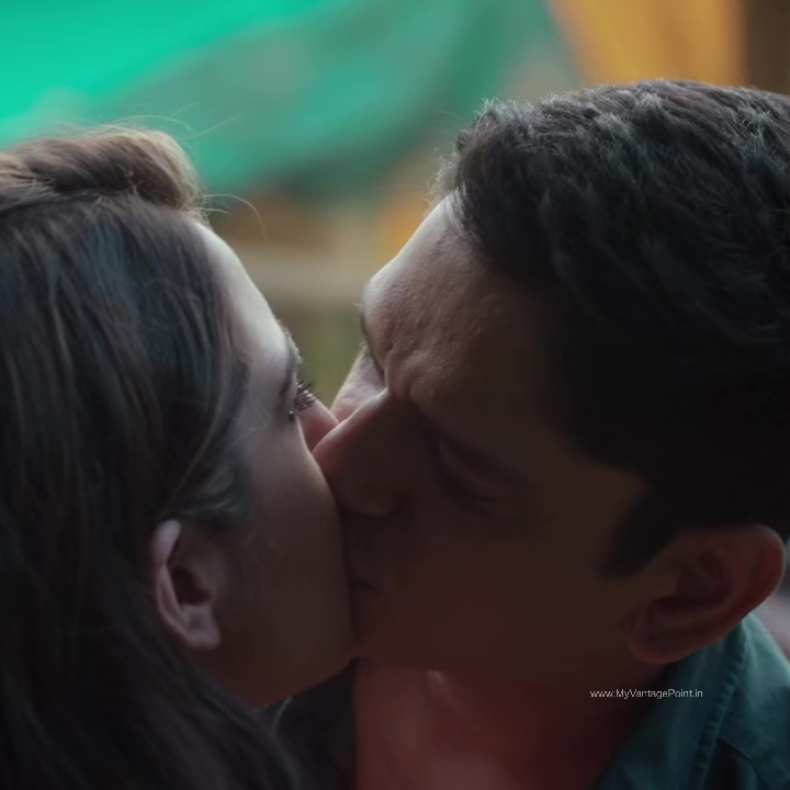 sara-ali-khan-vijay-varma-kiss-in-murder-mubarak-2024-movie