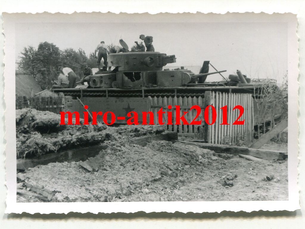Foto, Wehrmacht, zerstörter schwerer Panzer T-35