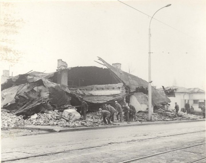 [Imagine: Cutremur-1977-langa-Palatul-Culturii-6.jpg]