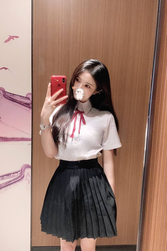 可可愛愛的外貌 一臉天真無邪惹人憐愛
經驗非常少 需要教學  女友感十足 親親抱抱都讓人不想放手