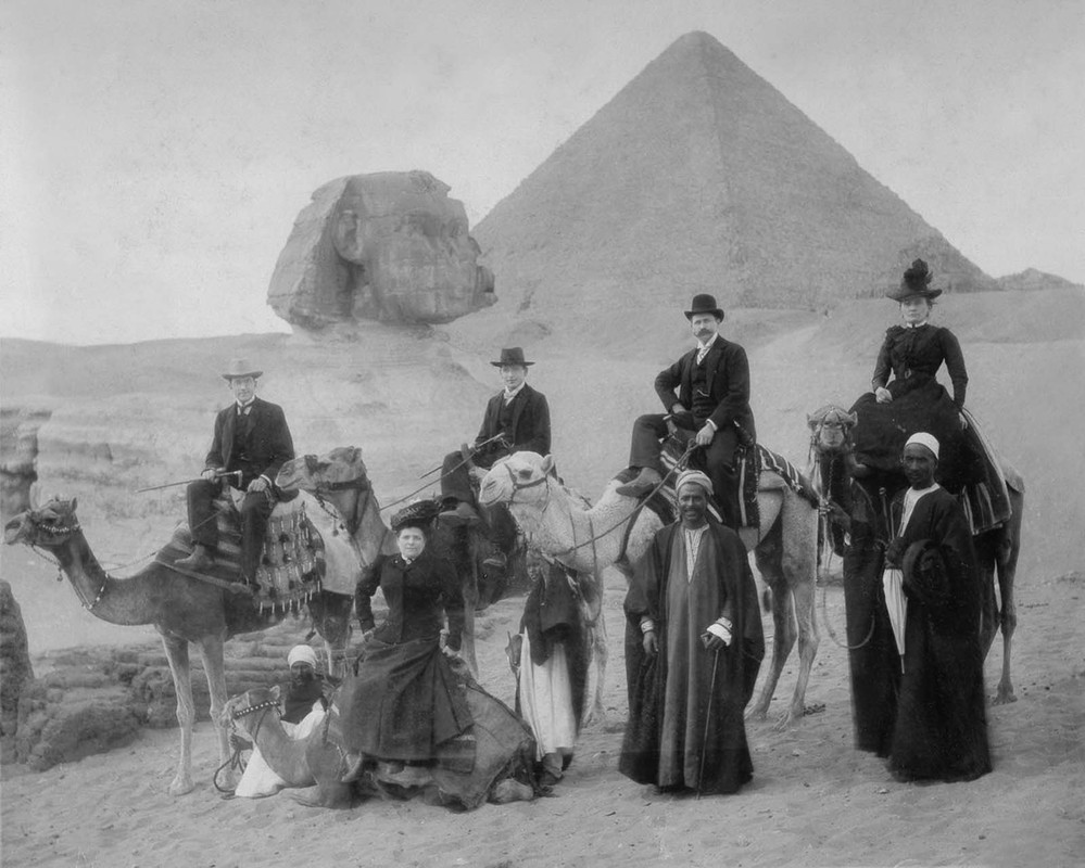 early-tourist-pyramids-ancient-egypt (2)