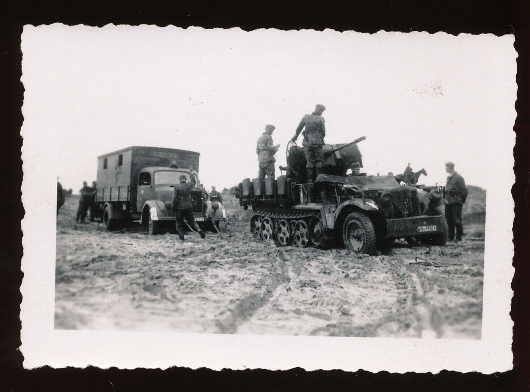 Foto - Halbkette mit aufgebautem Geschütz