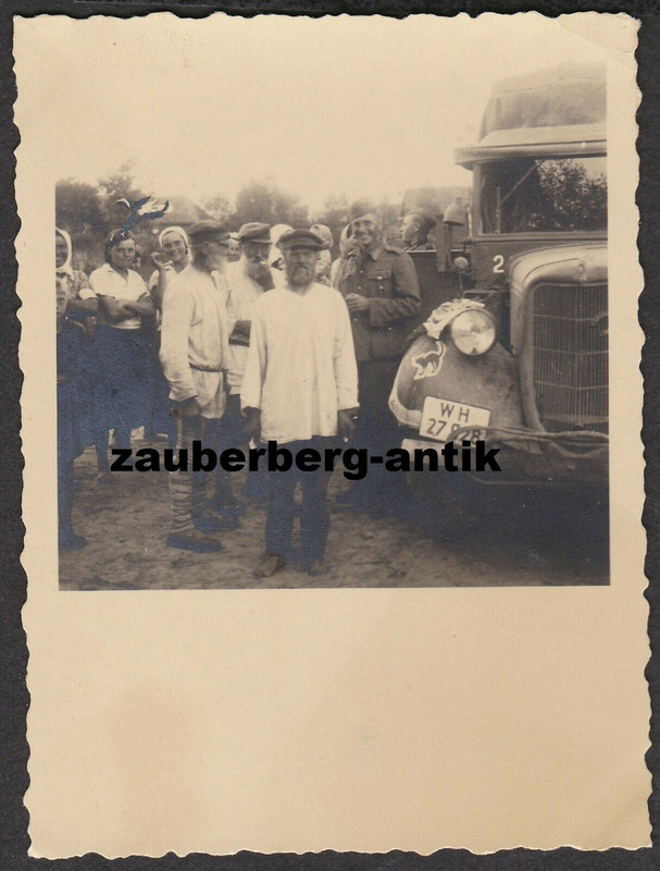 Foto Wehrmacht Soldaten LKW Kennung Katze Balkan Bevölkerung Tracht