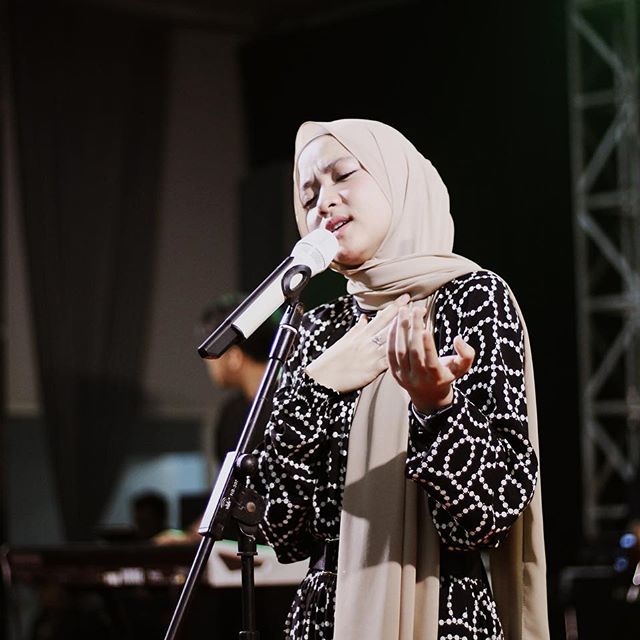 7 Penyanyi religi wanita Tanah Air ini suara merdunya bikin adem