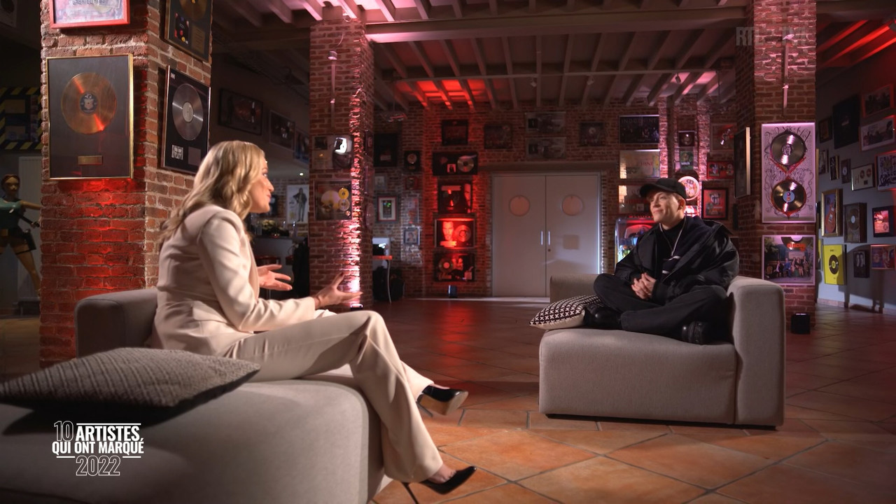 Angèle, M.Pokora, Mylène Farmer ils ont fait 2022 2023_01_07_18_50_00.ts_snapshot_00.30.23.695