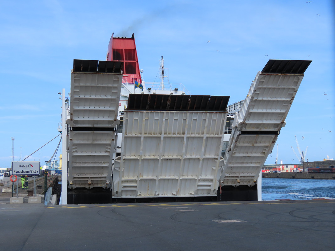 BDECADE4-D33D-482E-8DB9-3AC2F8F95DFA