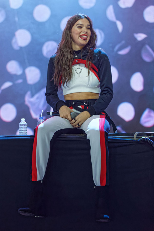 hailee-steinfeld-performs-at-bbc-biggest-weekend-festival-in-swa
