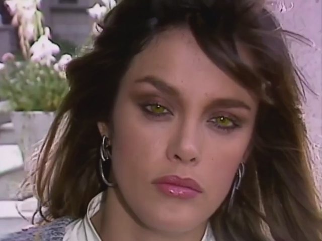 https://i.postimg.cc/x1s5Fw0P/Diana-Salazar-70-17-04-20.jpg