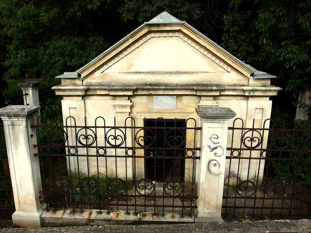 20140625-Rousse-107-Zahari-Stoyanov-tomb