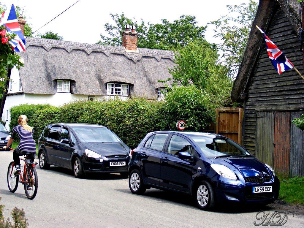 Local-Thatched-cottages-me-bike-HD.jpg